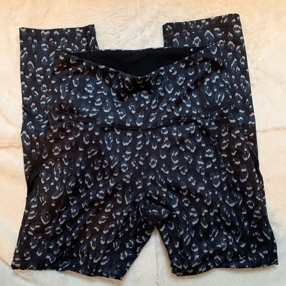 Never worn elevate leggings / go dry - Picture 2 of 5